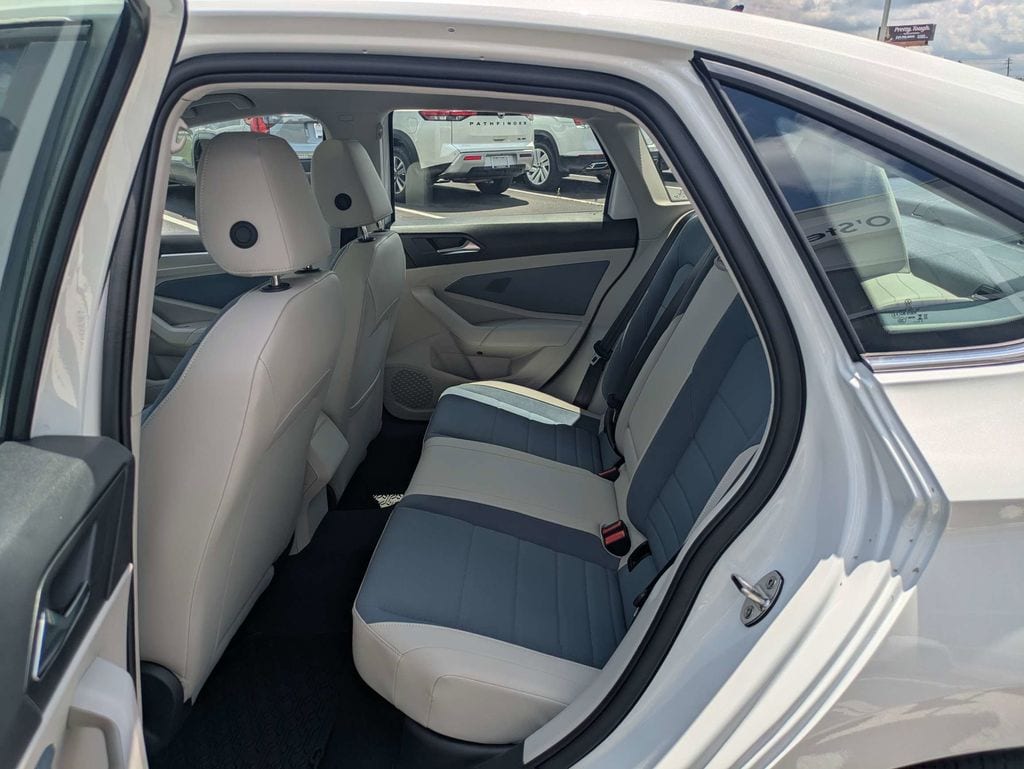2026 Volkswagen Jetta SE - Photo 14