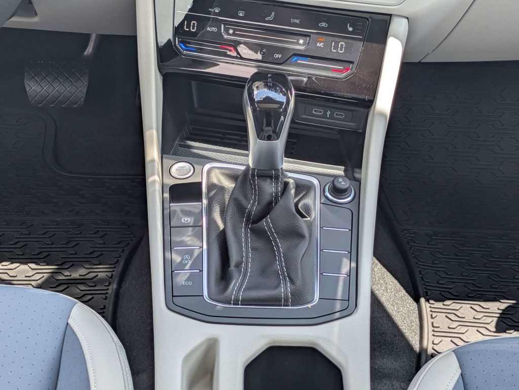 2026 Volkswagen Jetta SE - Photo 18