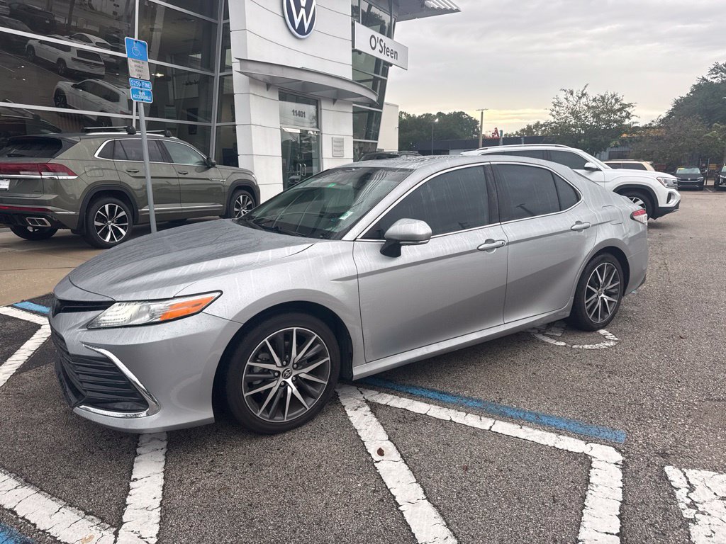 Used 2022 Toyota Camry Hybrid XLE Sedan