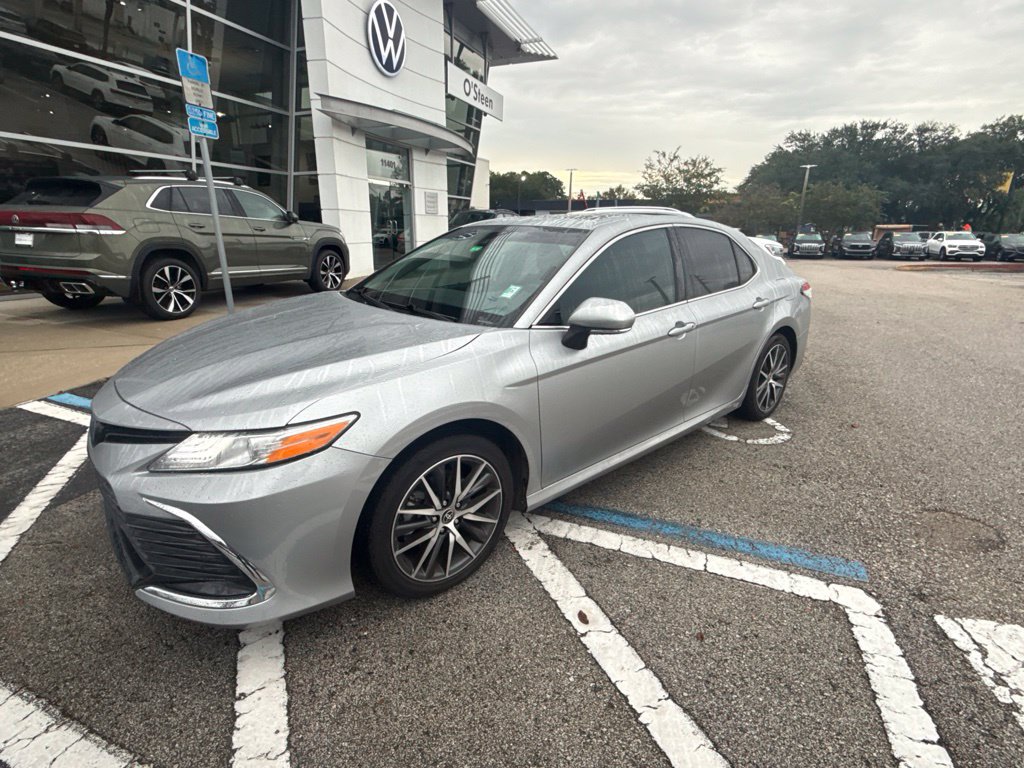 Used 2022 Toyota Camry Hybrid XLE Sedan