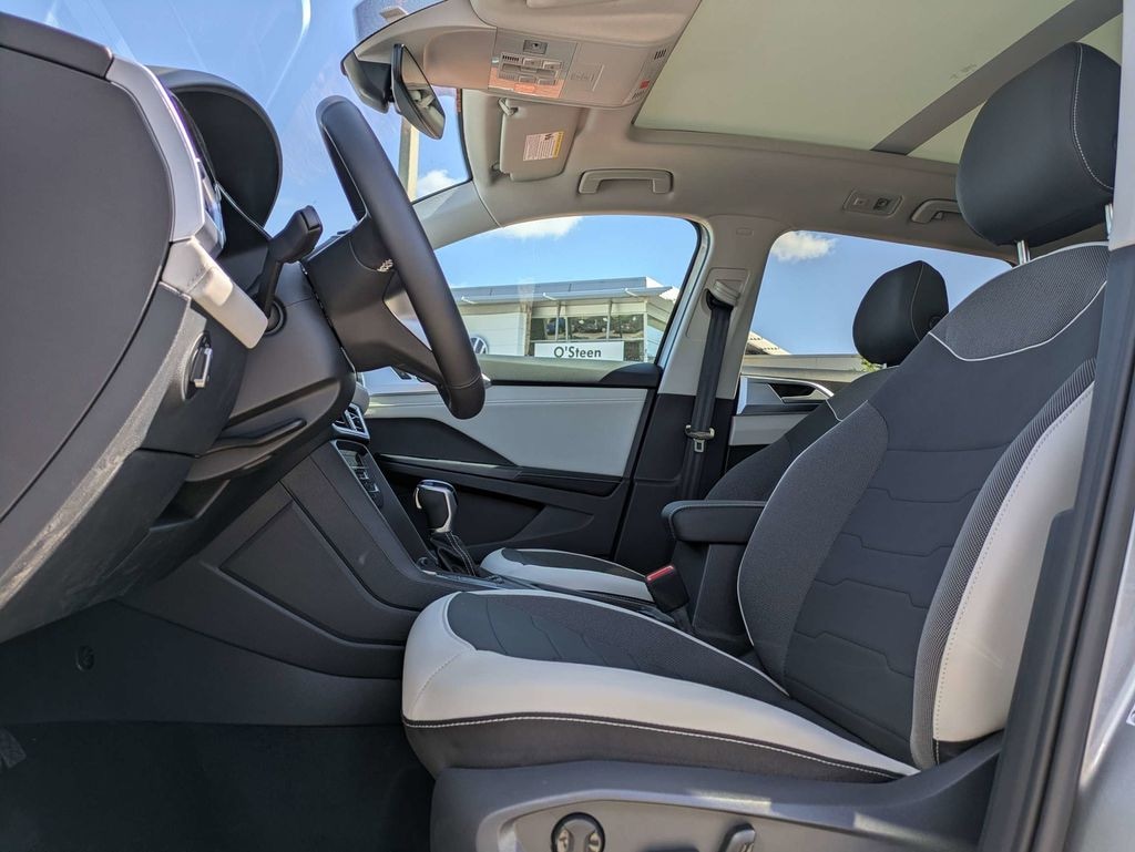 New 2026 Volkswagen Taos 1.5T SE SUV