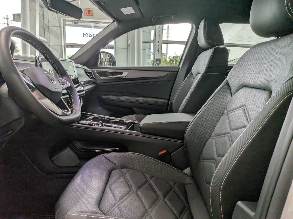 New 2026 Volkswagen Atlas Cross Sport SE w/Technology SUV