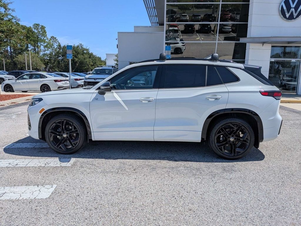 New 2026 Volkswagen Tiguan SE R-Line Black SUV