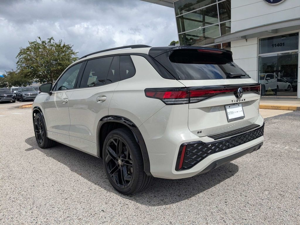New 2026 Volkswagen Tiguan SE R-Line Black SUV