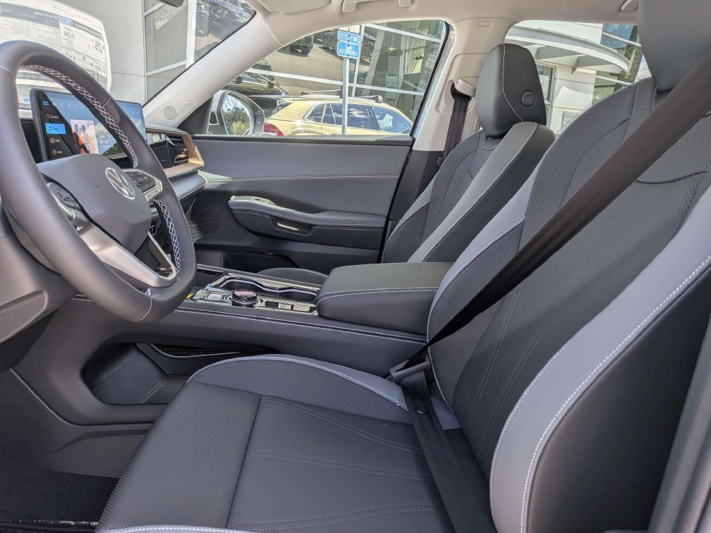 New 2027 Volkswagen Atlas SE w/Technology SUV