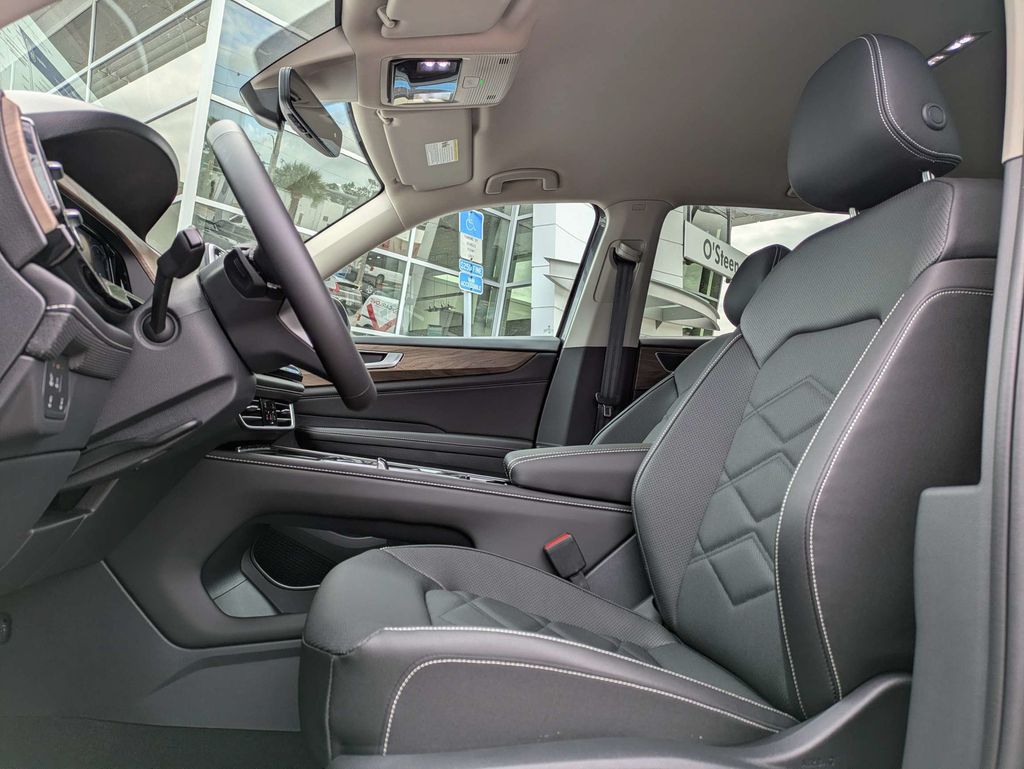 New 2026 Volkswagen Atlas SE w/Technology SUV