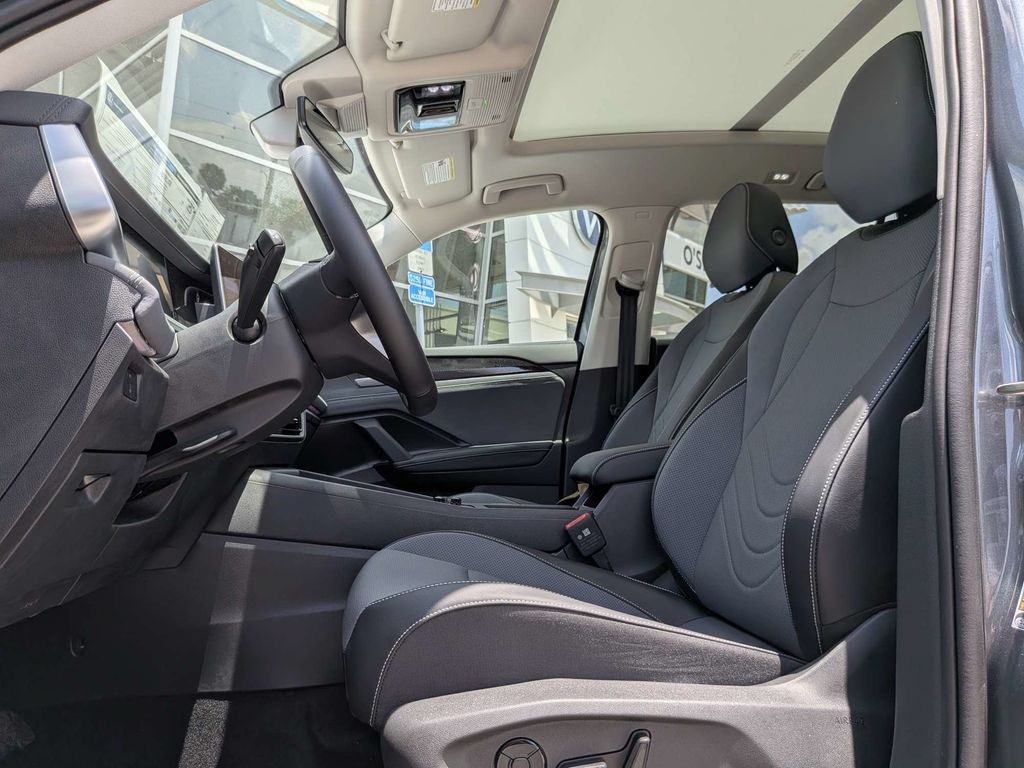 New 2026 Volkswagen Tiguan 2.0T SE SUV