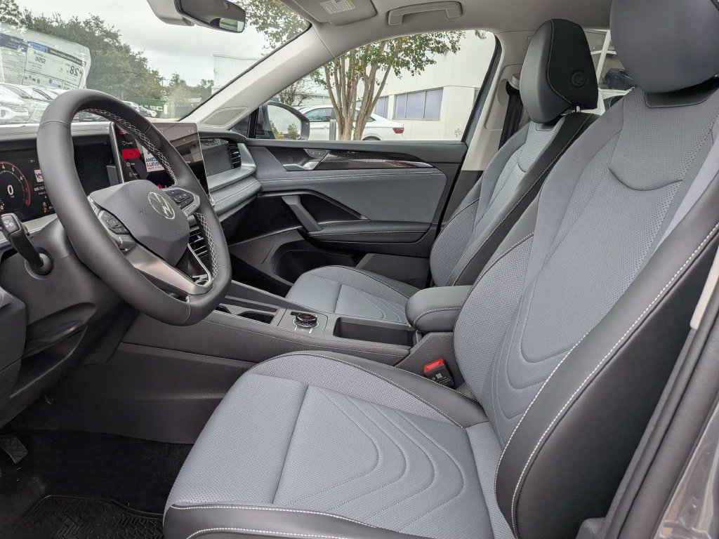 New 2026 Volkswagen Tiguan SE SUV