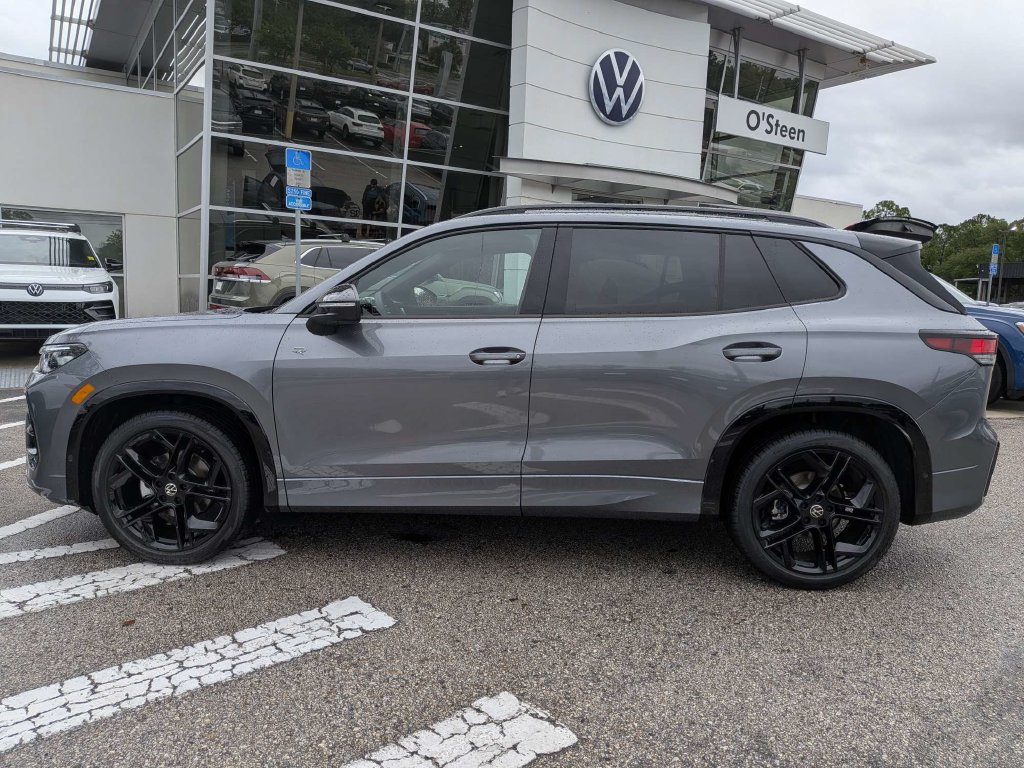New 2026 Volkswagen Tiguan SE R-Line Black SUV