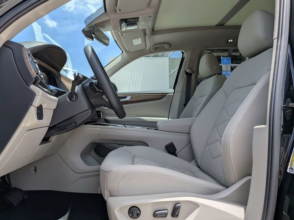 New 2026 Volkswagen Atlas SE w/Technology SUV