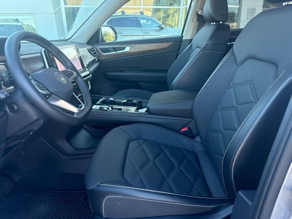 Used 2024 Volkswagen Atlas 2.0T SE w/Technology SUV