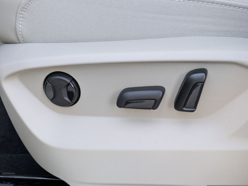 2026 Volkswagen Atlas SE w/Tech - Photo 26