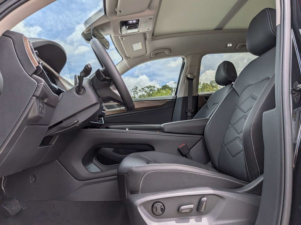 New 2026 Volkswagen Atlas SE w/Technology SUV