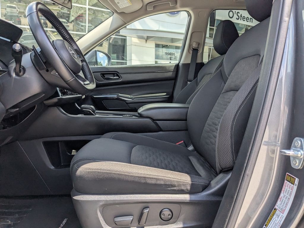 Used 2025 Nissan Pathfinder SV SUV