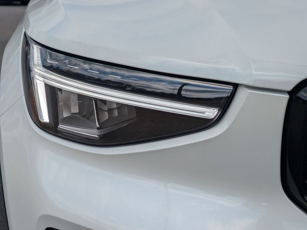2026 Volvo XC40 Plus - Photo 9