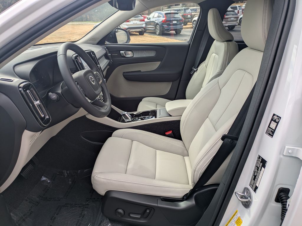 2026 Volvo XC40 Plus - Photo 21