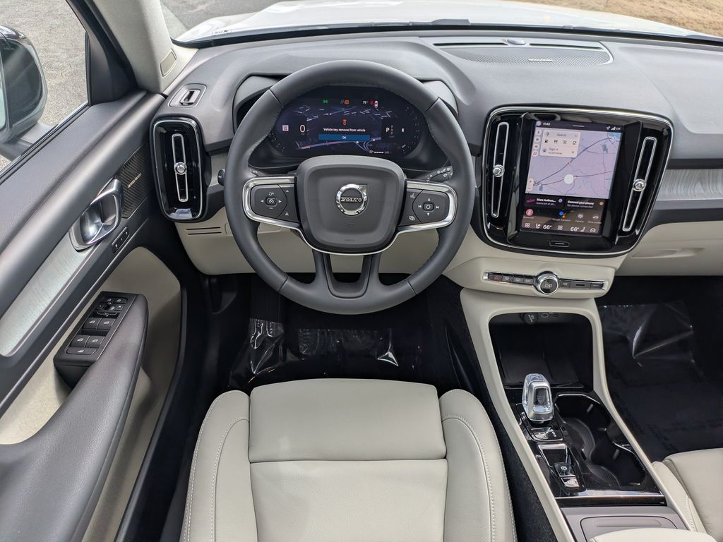 2026 Volvo XC40 Plus - Photo 16