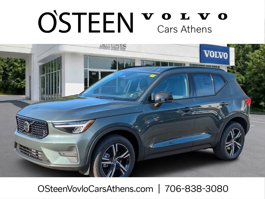 2026 Volvo XC40 Core
