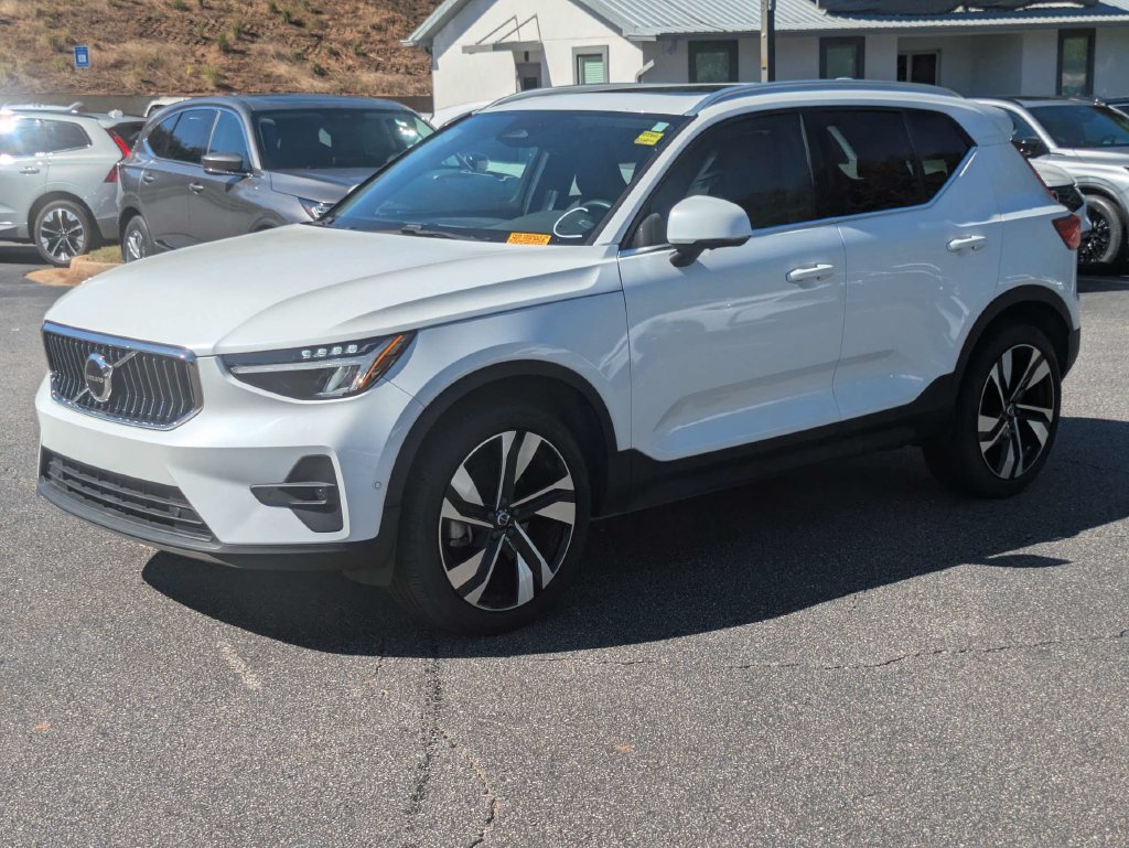 Used 2023 Volvo XC40 B5 Plus Bright Theme SUV