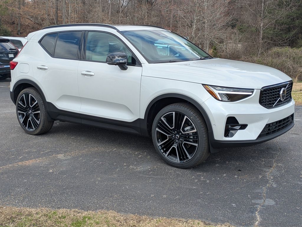 2026 Volvo XC40 Plus - Photo 7