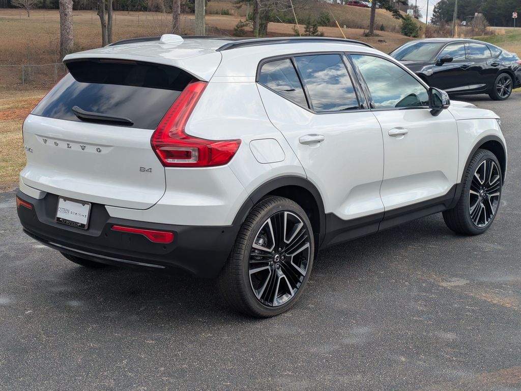 2026 Volvo XC40 Plus - Photo 6