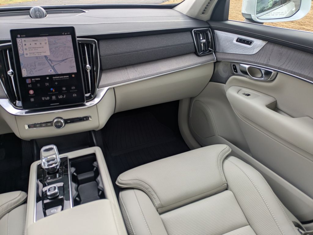 2026 Volvo XC90 Ultra - Photo 16