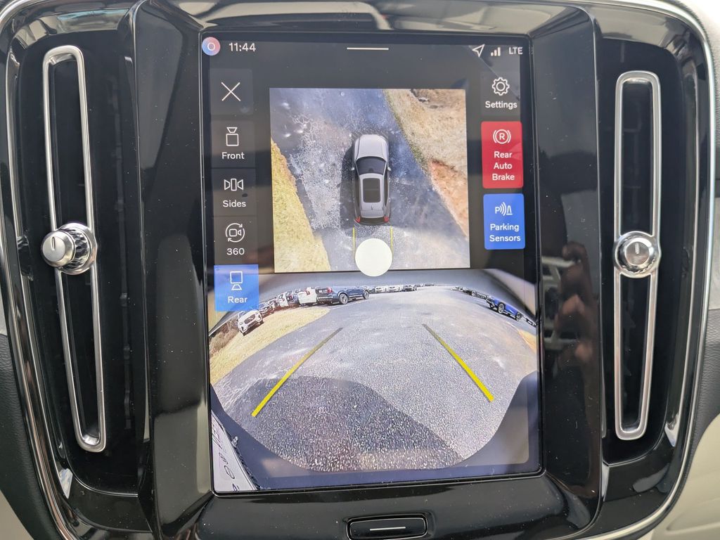 2026 Volvo XC40 Plus - Photo 22