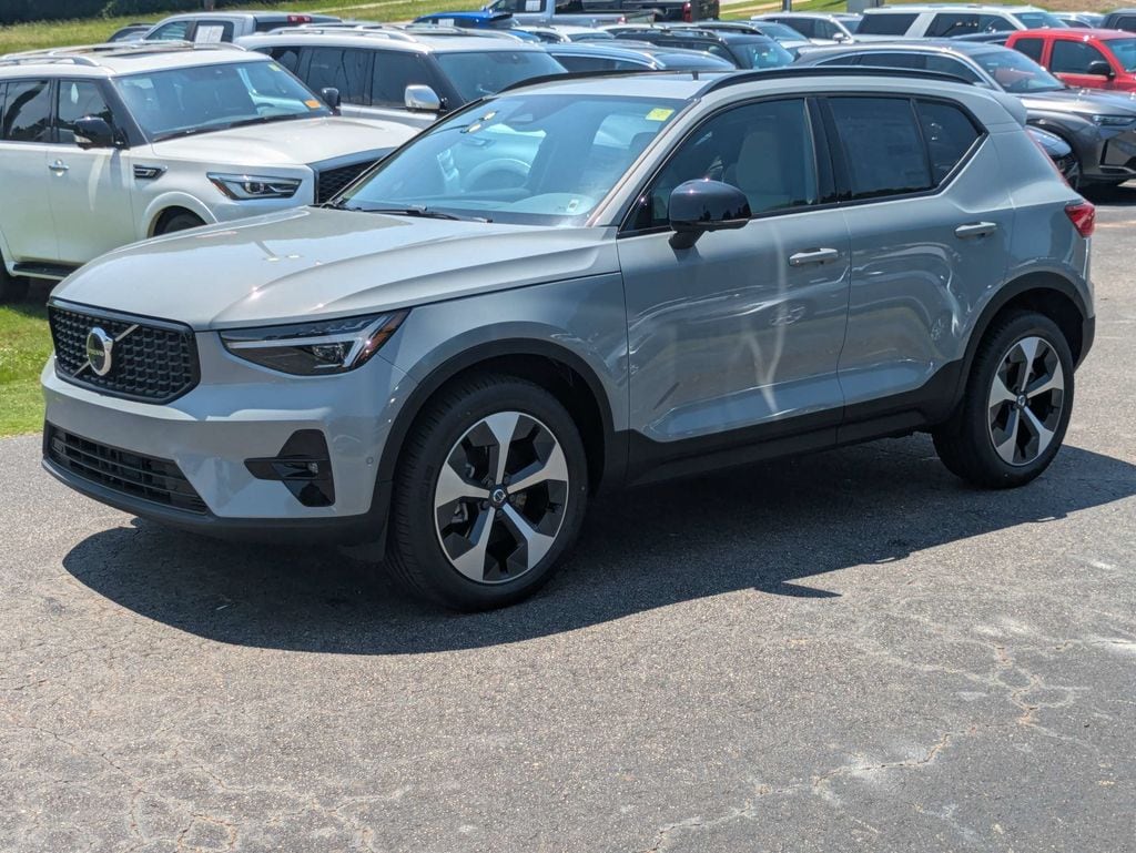 New 2026 Volvo XC40 B5 Plus SUV
