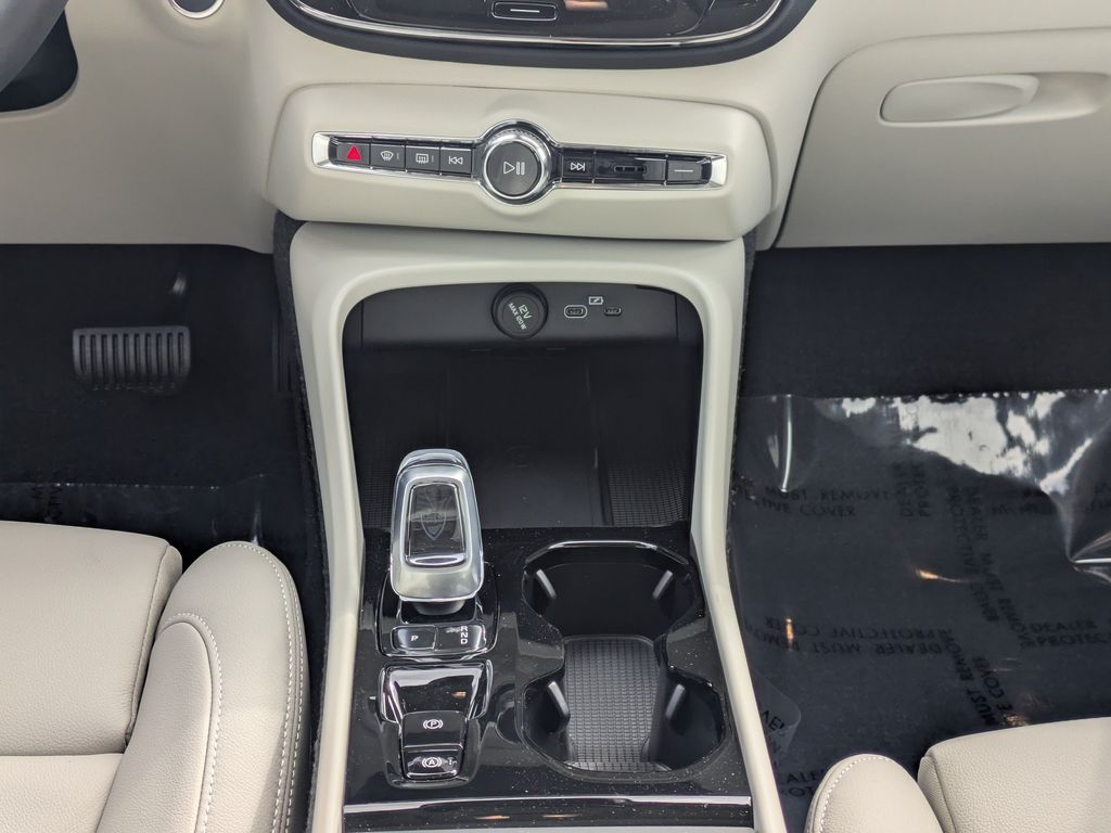 2026 Volvo XC40 Plus - Photo 19