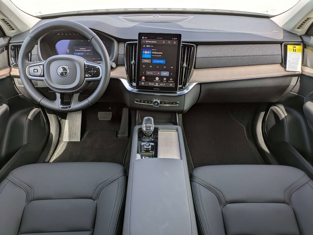 2026 Volvo XC90 Plus - Photo 22