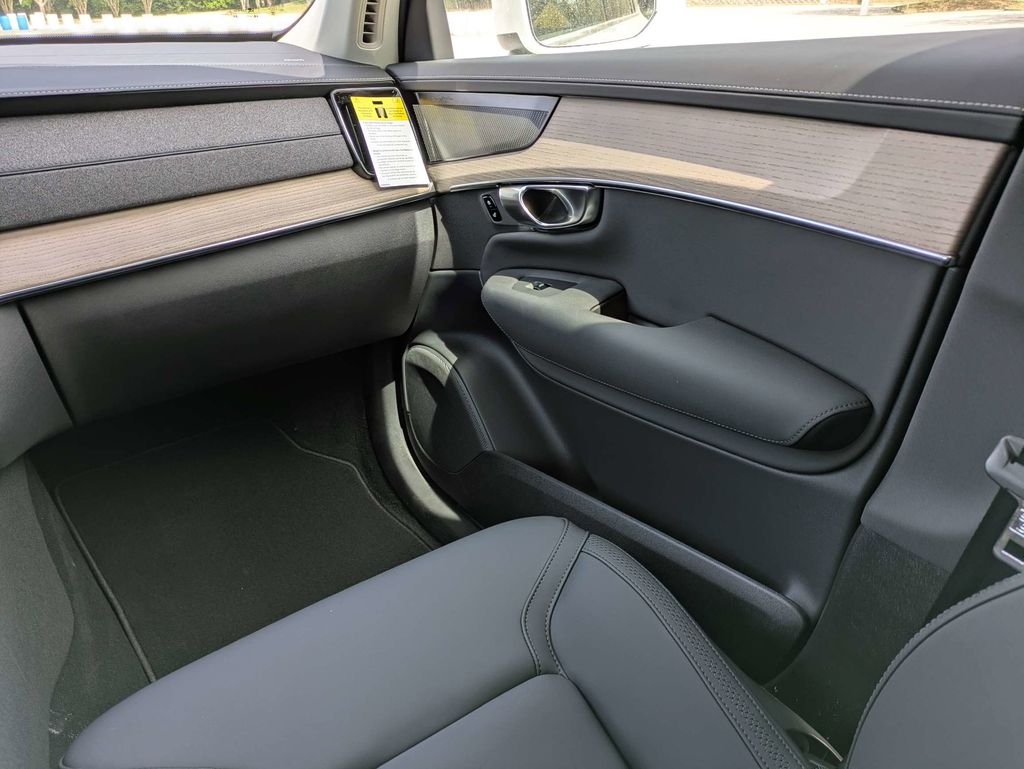 2026 Volvo XC90 Plus - Photo 24