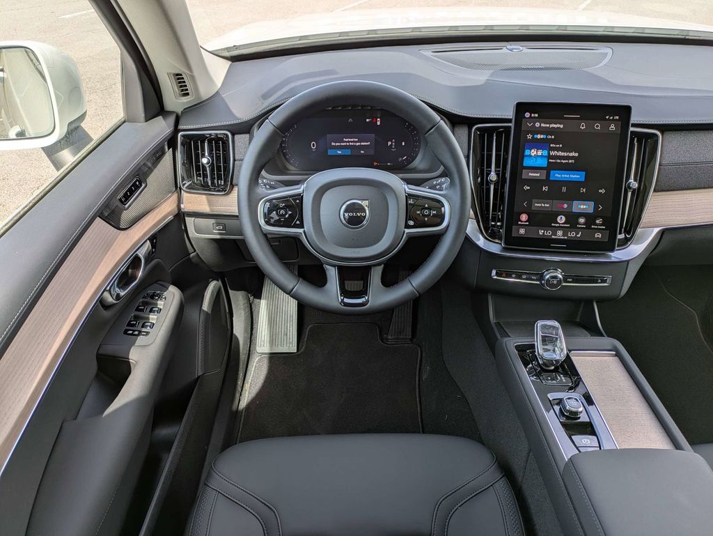 2026 Volvo XC90 Plus - Photo 23