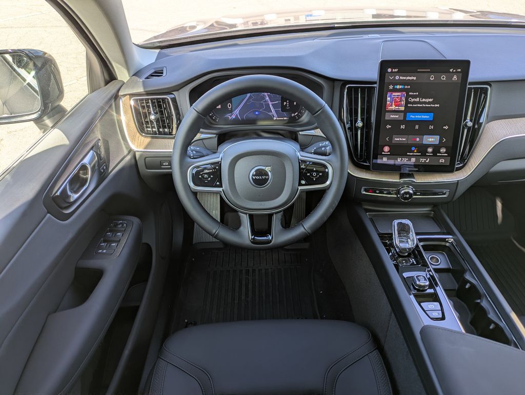 2026 Volvo XC60 Plus - Photo 19