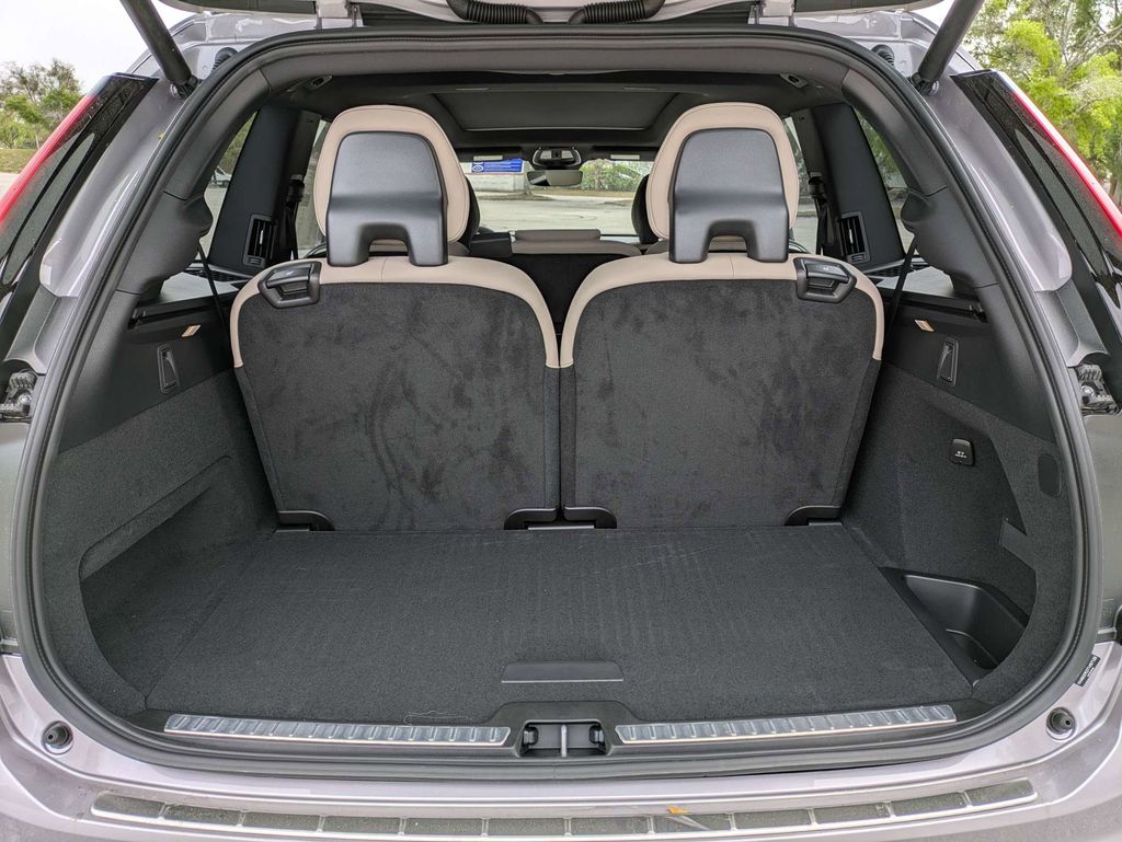 2026 Volvo XC90 Plus - Photo 13