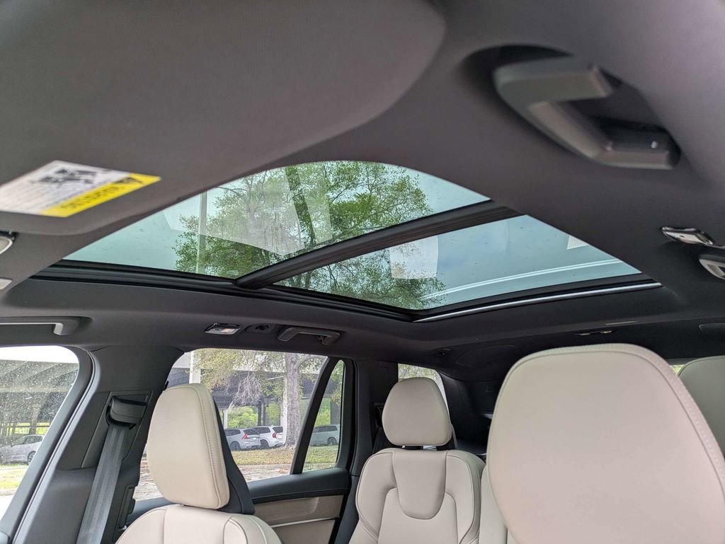 2026 Volvo XC90 Plus - Photo 27