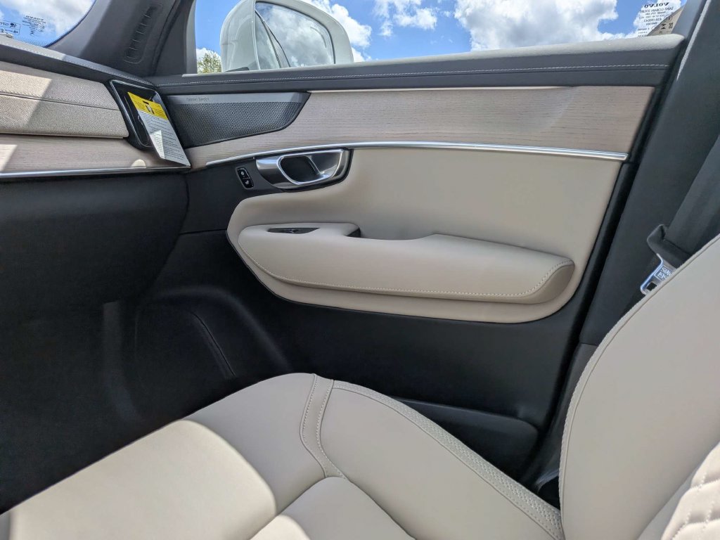 2026 Volvo XC90 Plus - Photo 21