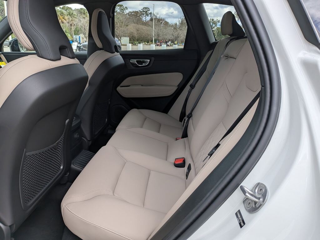 New 2026 Volvo XC60 plug-in hybrid T8 Core SUV