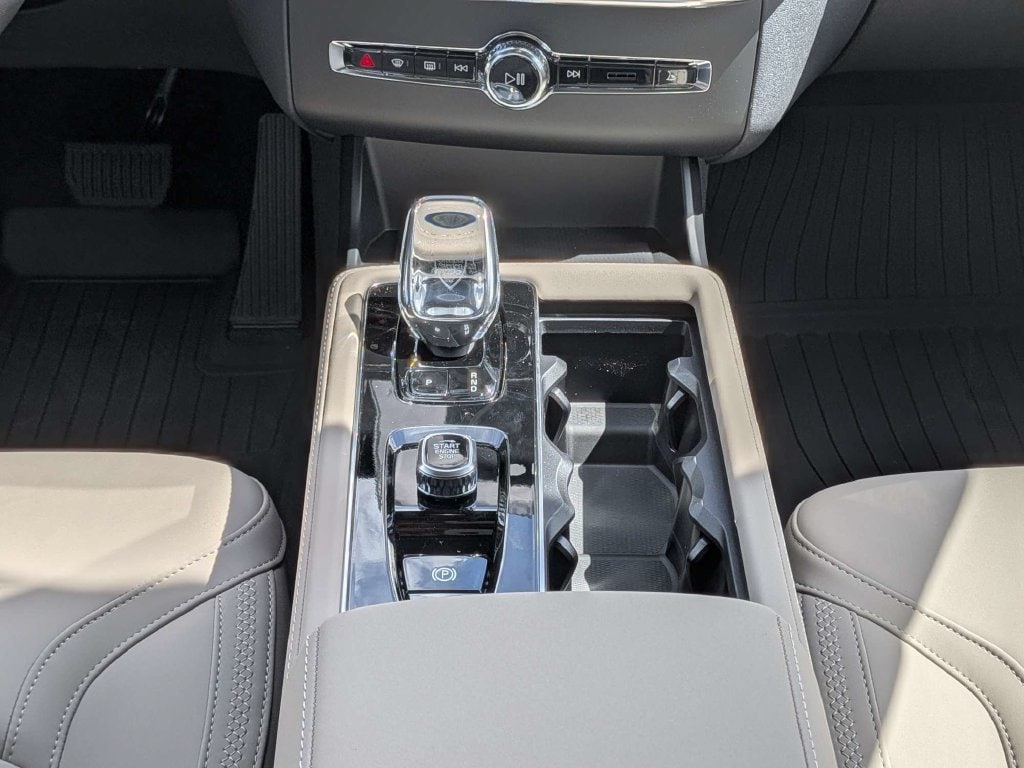 2026 Volvo XC90 Plus - Photo 25