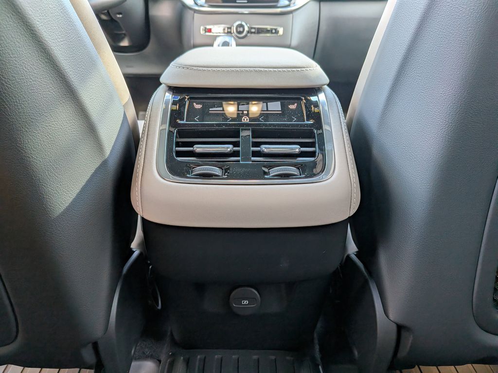 2026 Volvo XC90 Plus - Photo 4
