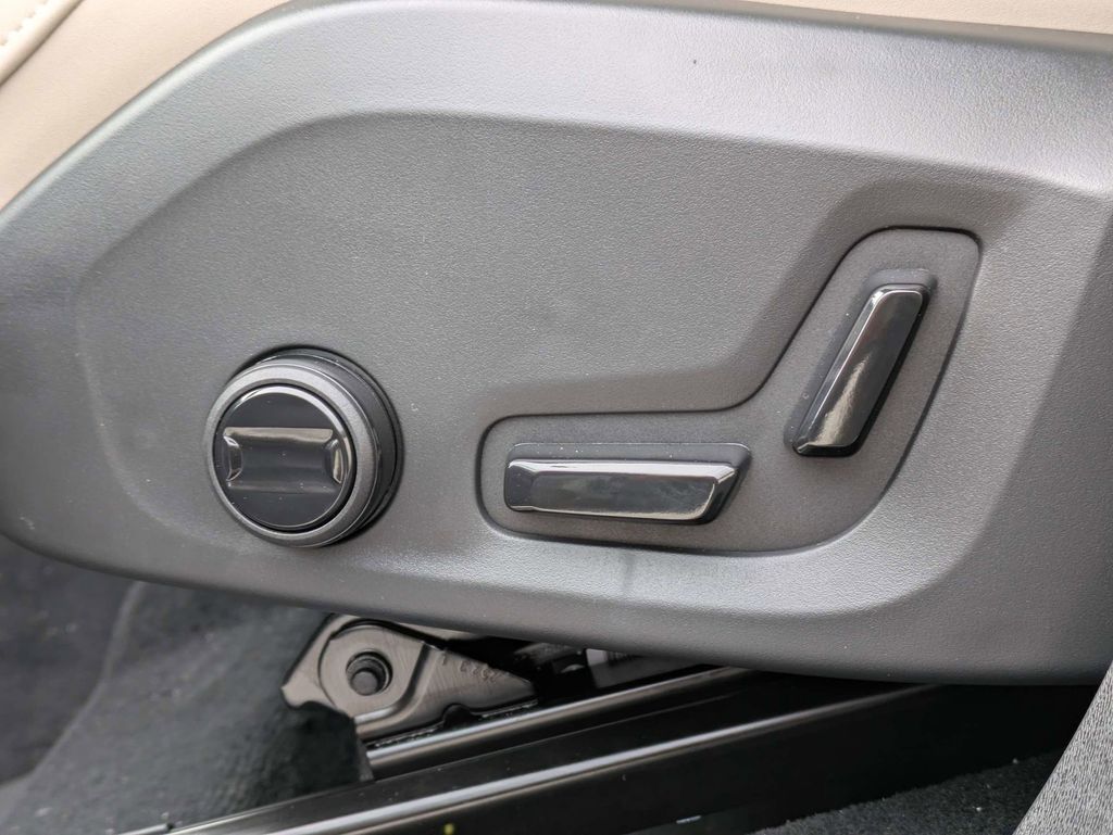 2026 Volvo XC90 Plus - Photo 28