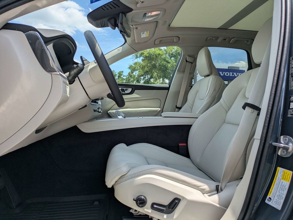 New 2026 Volvo XC60 plug-in hybrid T8 Ultra SUV