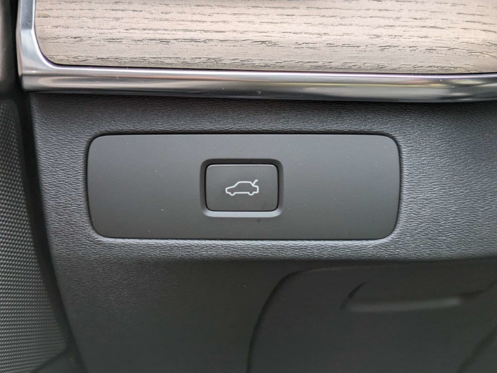 2026 Volvo XC90 Plus - Photo 35