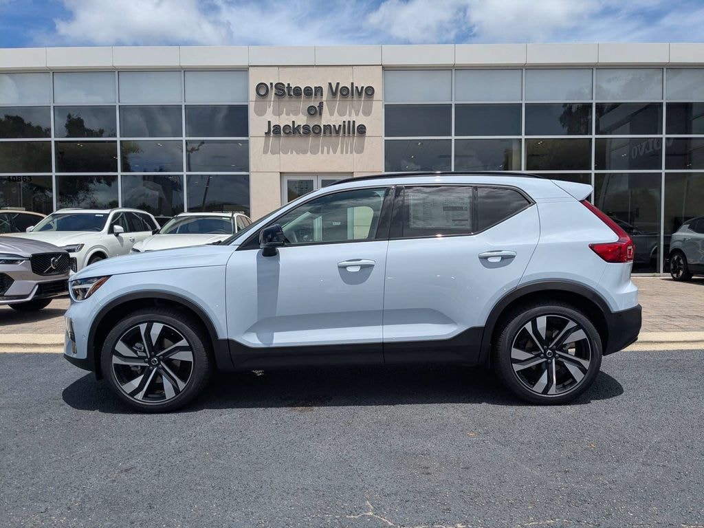 New 2026 Volvo XC40 B5 Ultra SUV