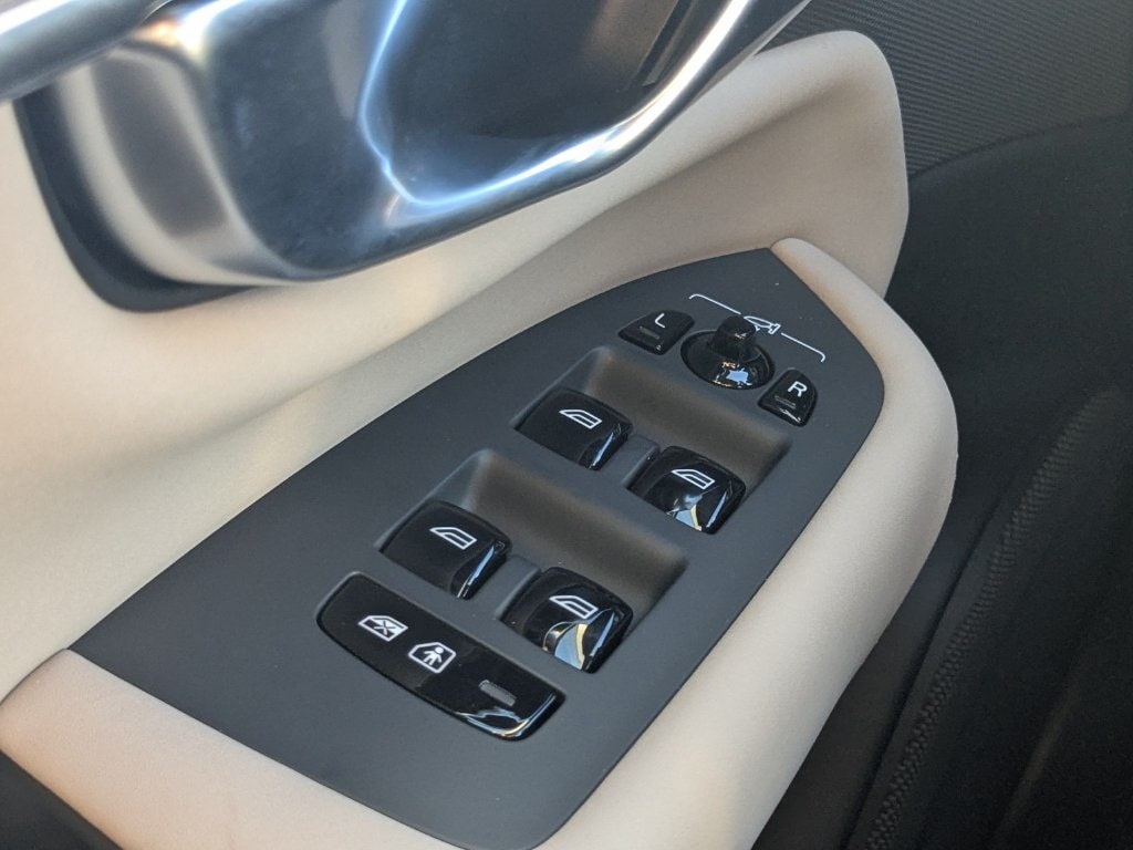 2026 Volvo XC90 Plus - Photo 33