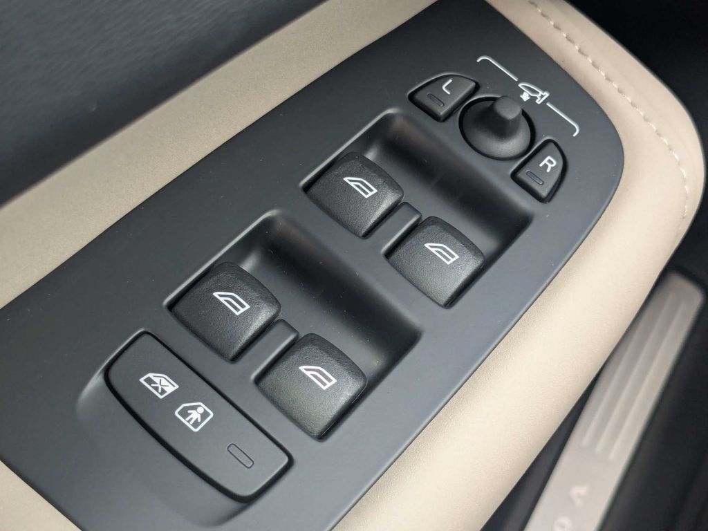 2026 Volvo XC60 Core - Photo 27