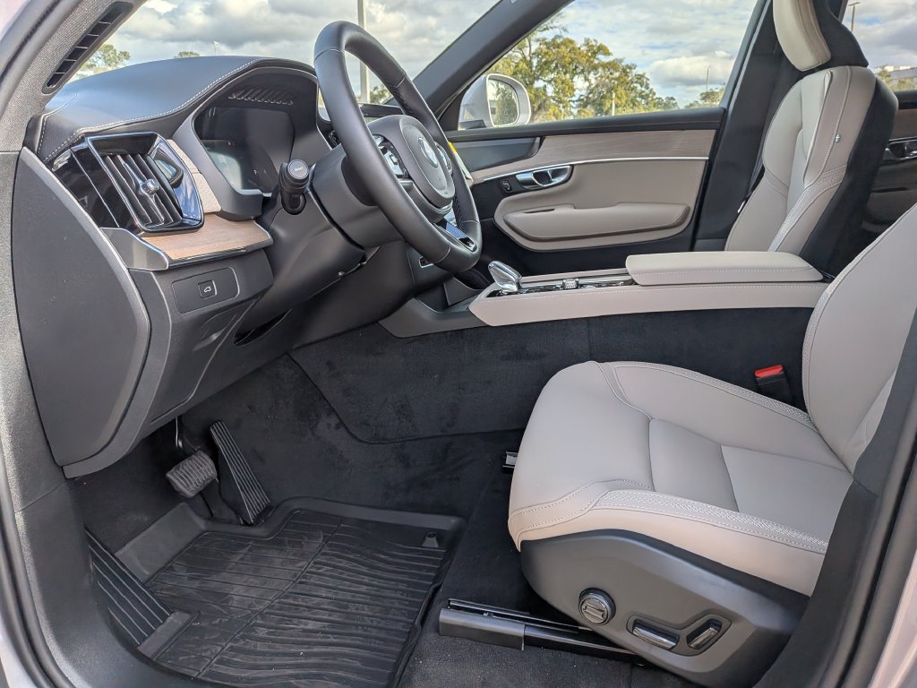 2026 Volvo XC90 Plus - Photo 9
