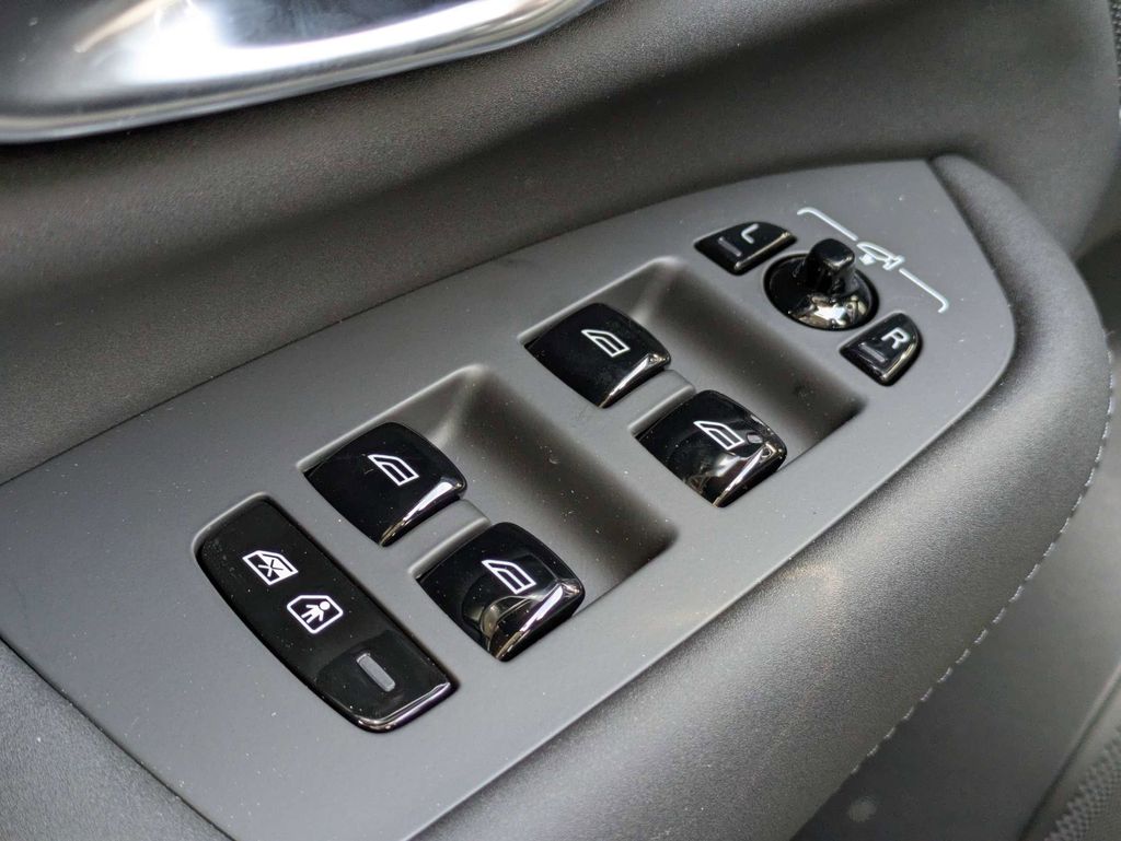 2026 Volvo XC90 Plus - Photo 34