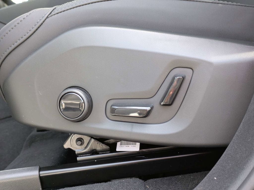2026 Volvo XC90 Plus - Photo 29