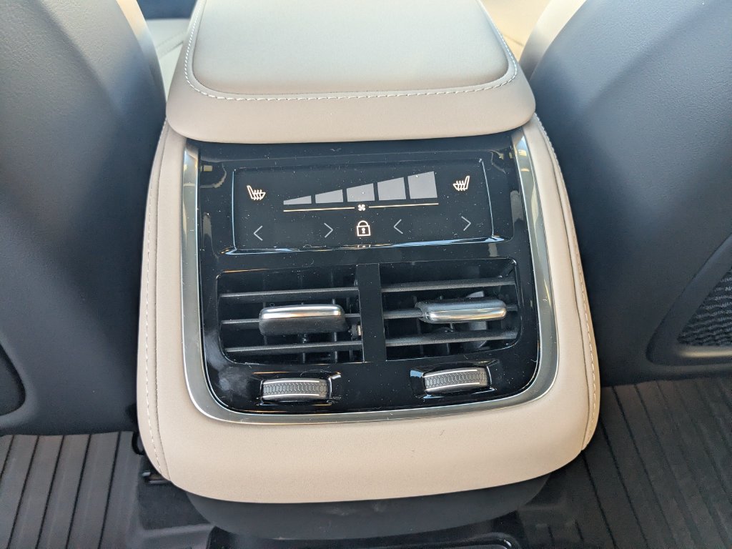 2026 Volvo XC90 Plus - Photo 21