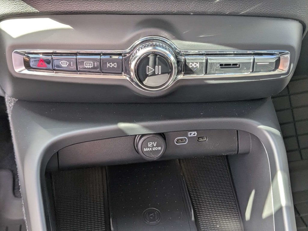 2026 Volvo XC40 Core - Photo 30